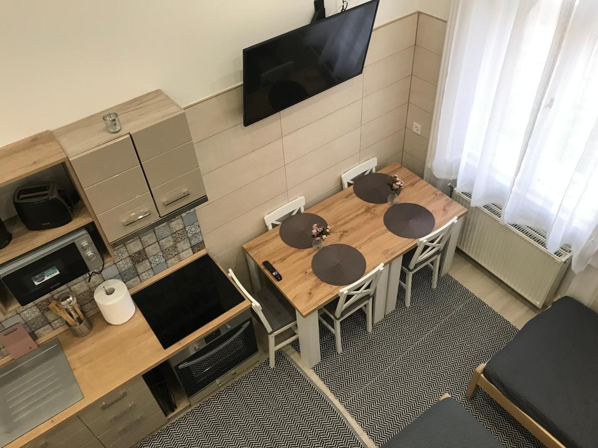 Mora Apartman 2 Kiskunfélegyháza Esterno foto