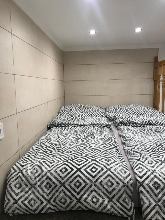 Mora Apartman 2 Kiskunfélegyháza Esterno foto