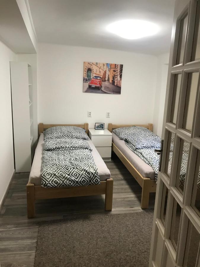 Mora Apartman 2 Kiskunfélegyháza Esterno foto